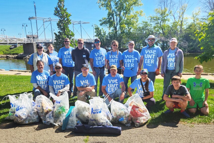Foth Volunteers Make a Difference Along the Fox River